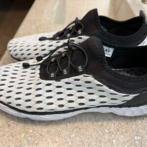 Stylish Black and White Athletic Water Shoes for Men